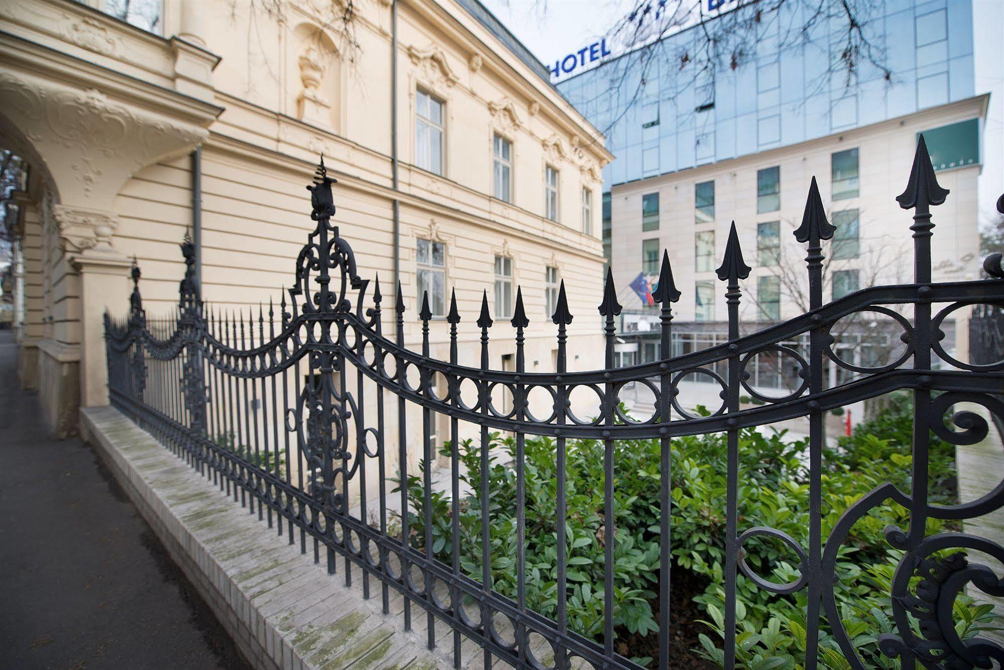 Wilson Palace By Loft Bratislava Luaran gambar