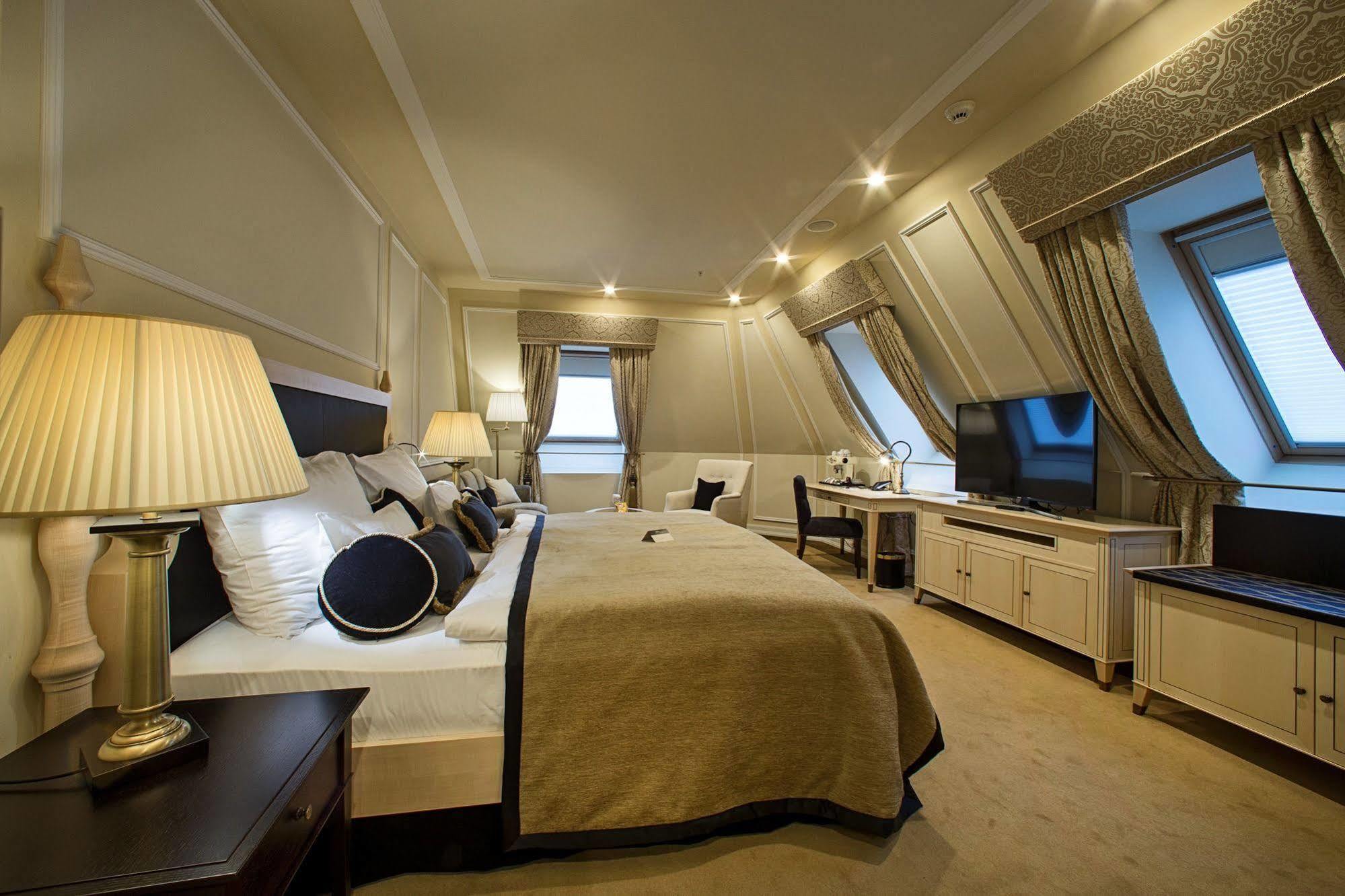 Wilson Palace By Loft Bratislava Luaran gambar
