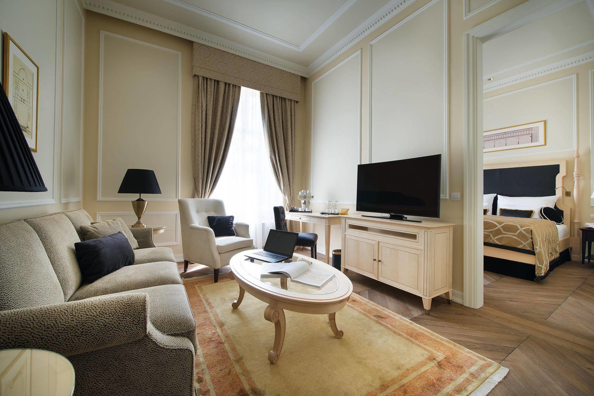 Wilson Palace By Loft Bratislava Luaran gambar
