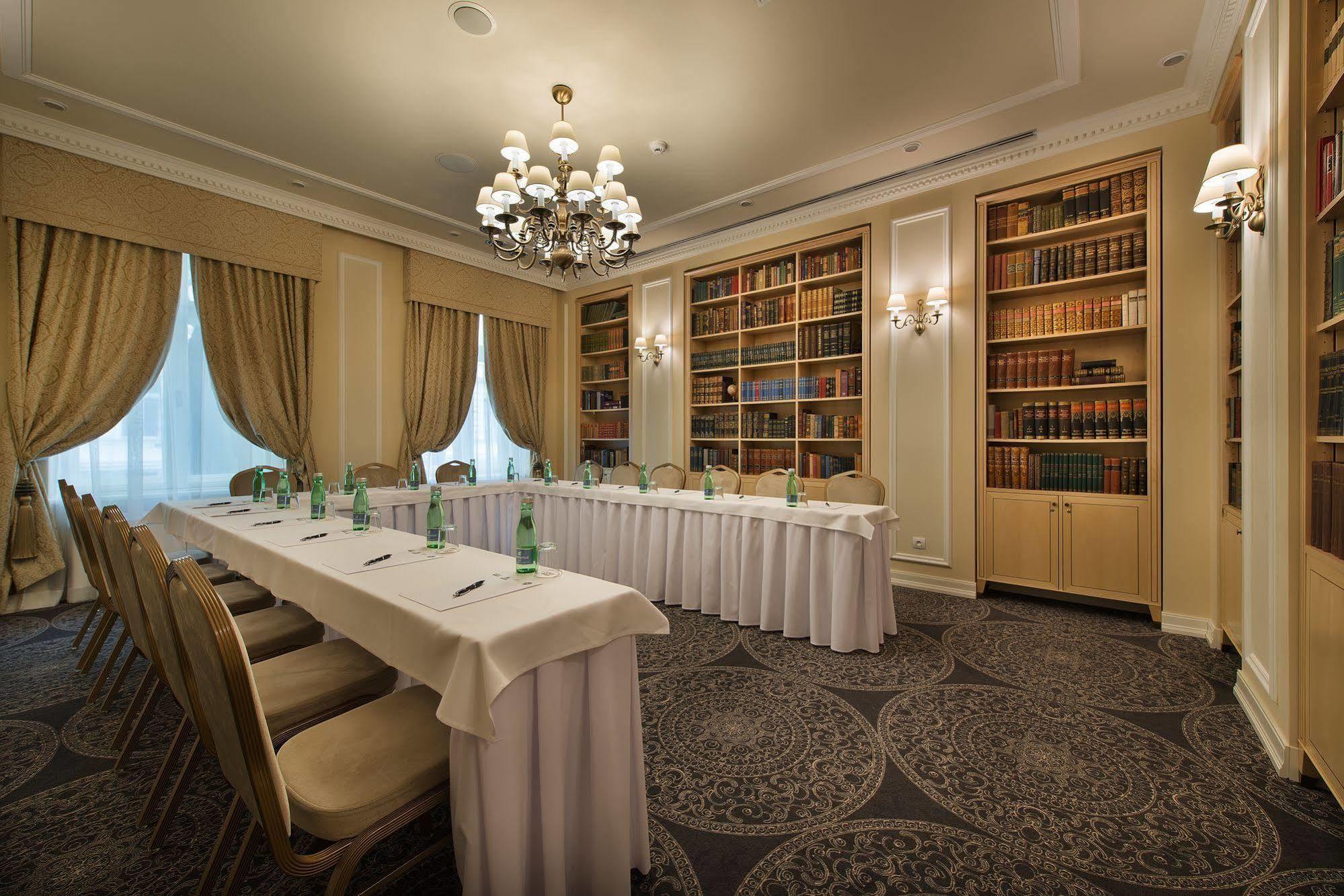 Wilson Palace By Loft Bratislava Luaran gambar