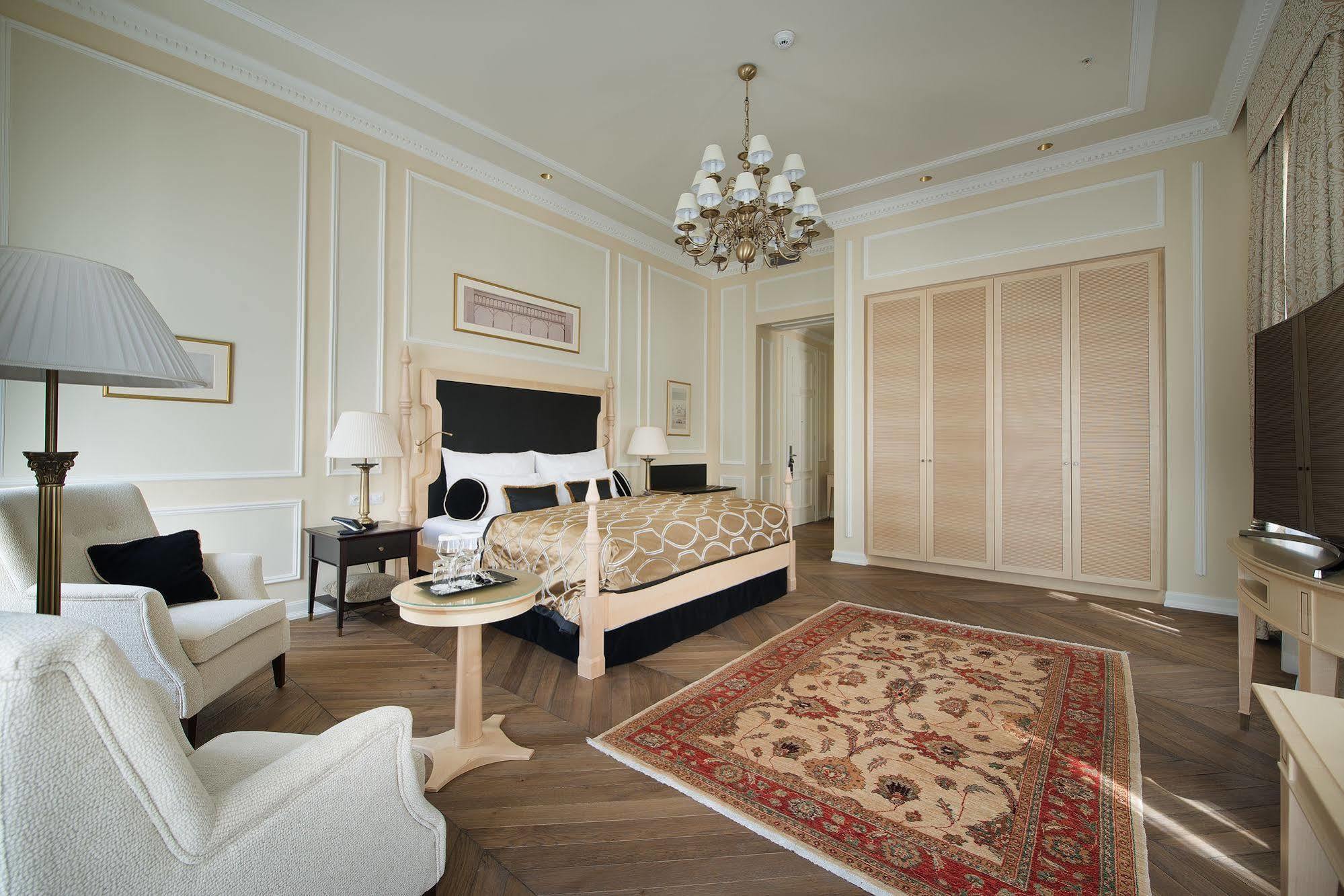Wilson Palace By Loft Bratislava Luaran gambar